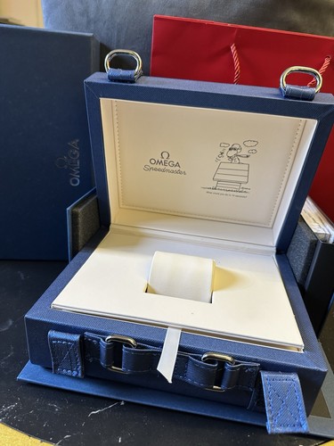 Omega speedmaster snoopy watch - snoopy,
